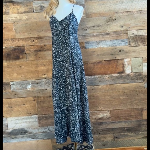 Abercrombie & Fitch Black & White Paisley Lace-Up Back Maxi Dress - Size Medium - Picture 2 of 16